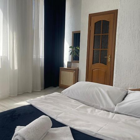 Hotel Femina ジトームィル エクステリア 写真