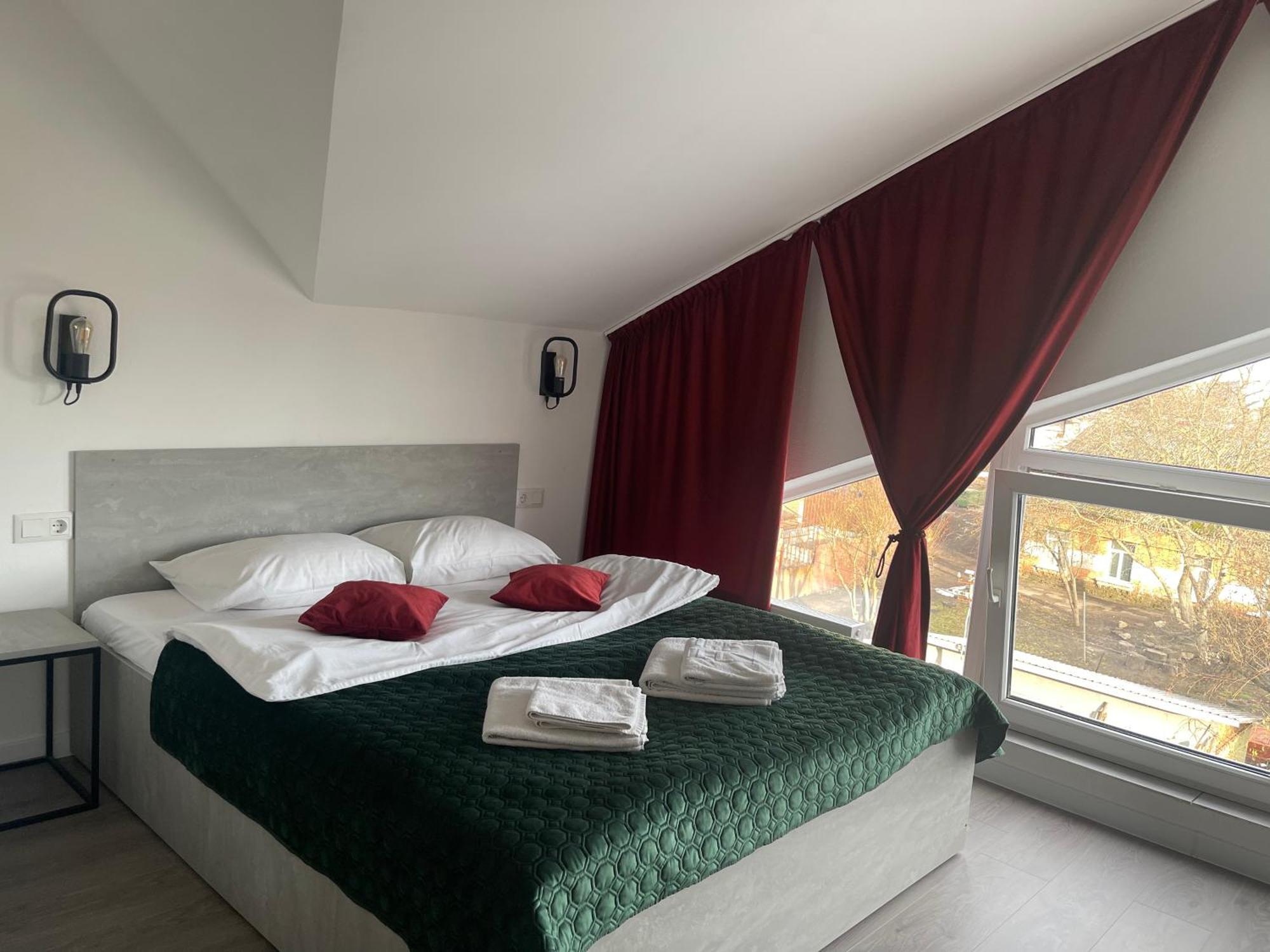 Hotel Femina ジトームィル エクステリア 写真