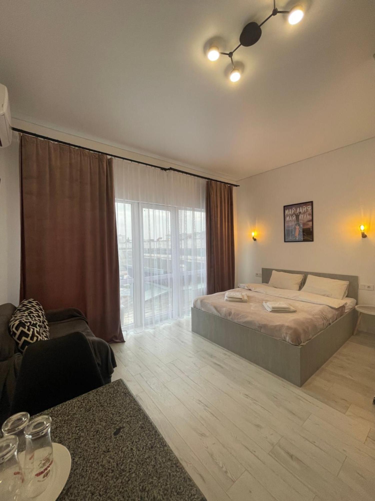 Hotel Femina ジトームィル エクステリア 写真
