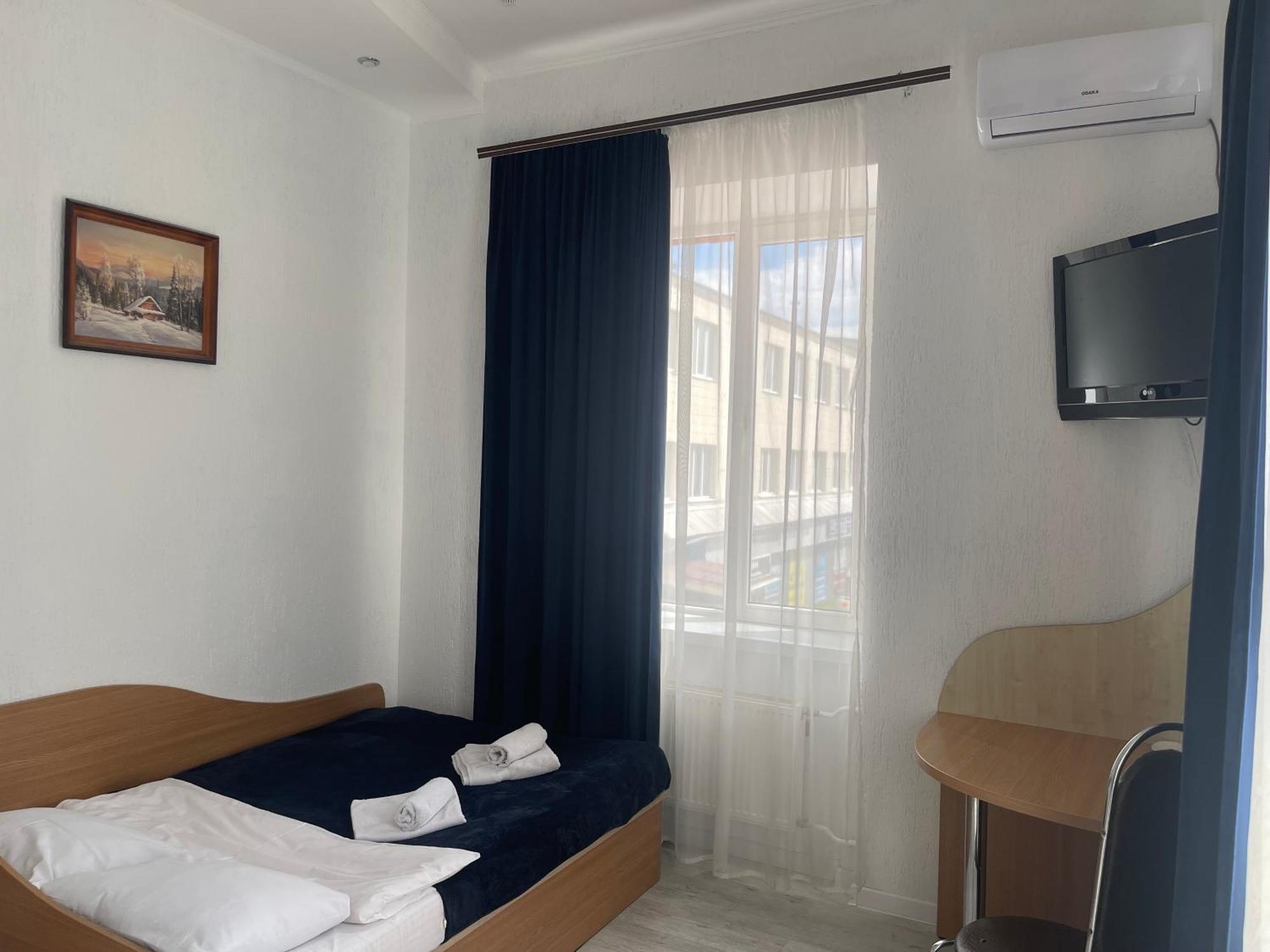 Hotel Femina ジトームィル エクステリア 写真