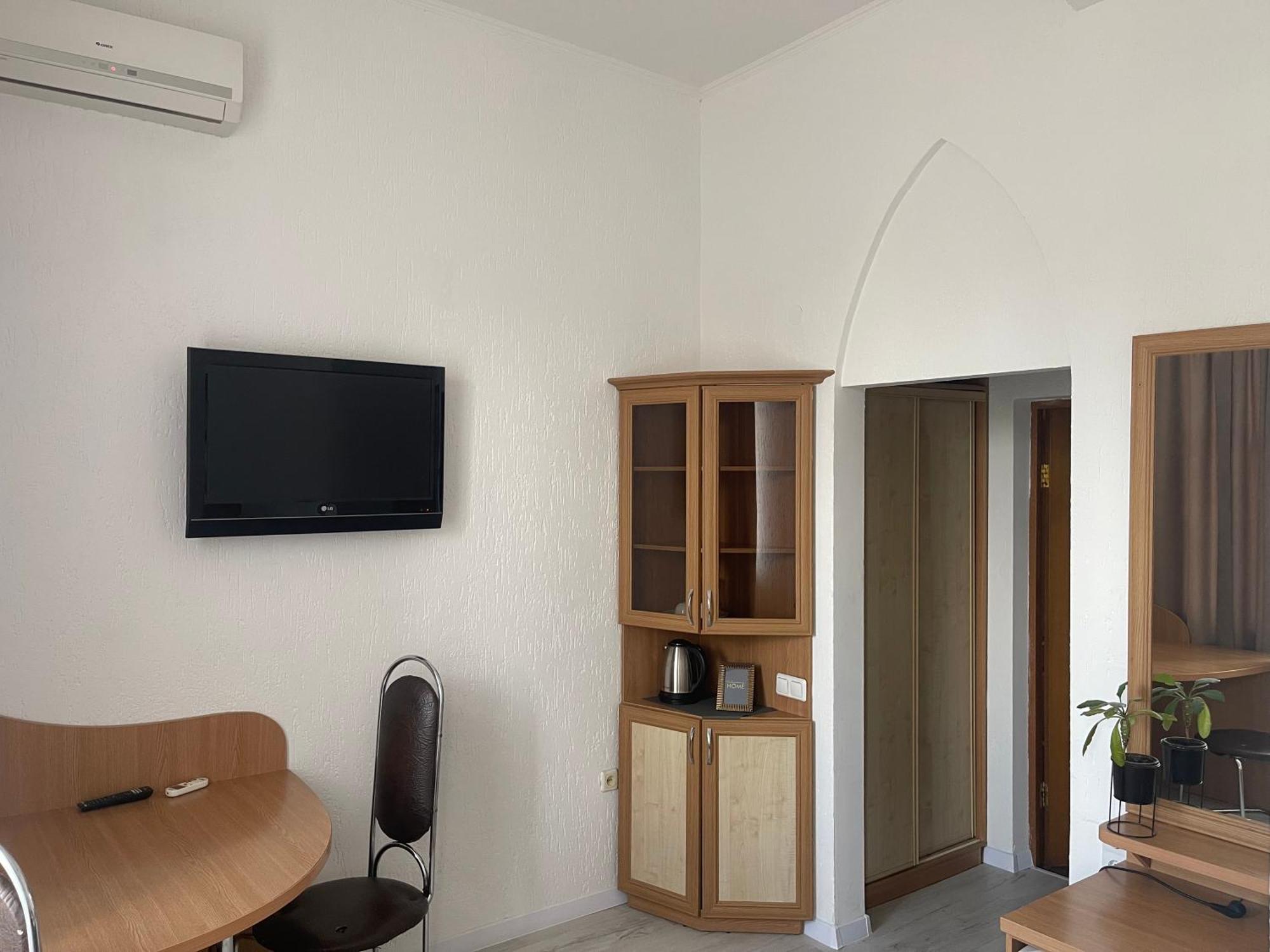 Hotel Femina ジトームィル エクステリア 写真