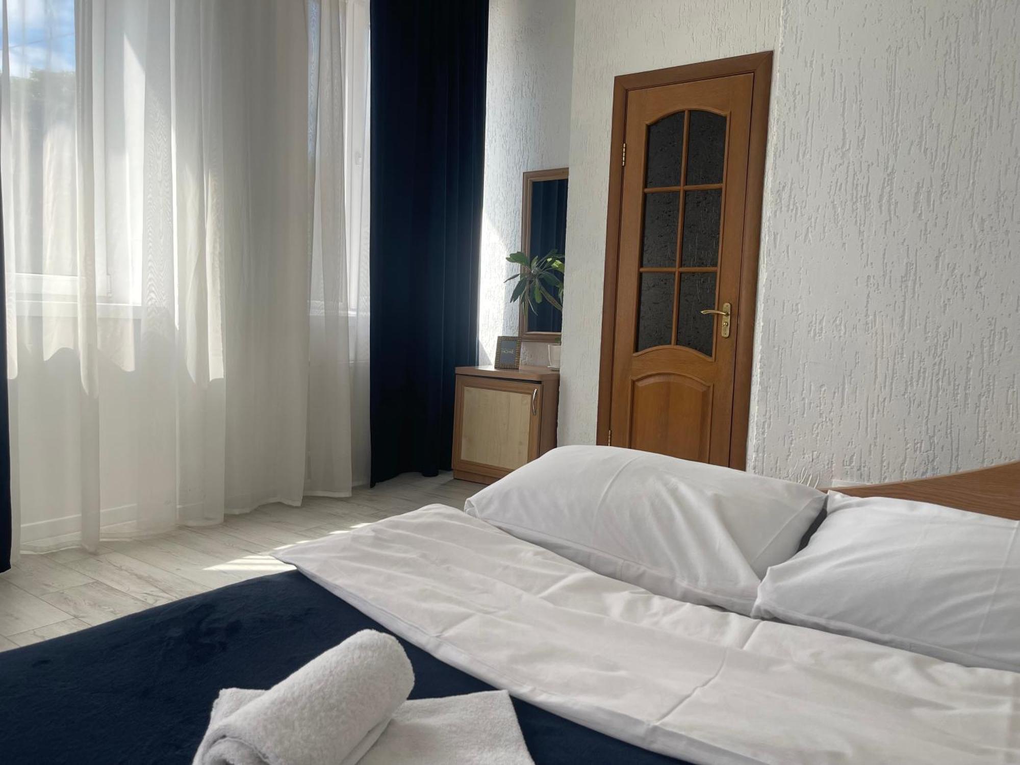 Hotel Femina ジトームィル エクステリア 写真